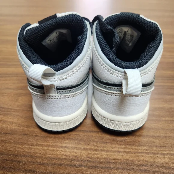Nike Air Jordan high tops black and white Toddler Size 8C - Picture 4 of 9